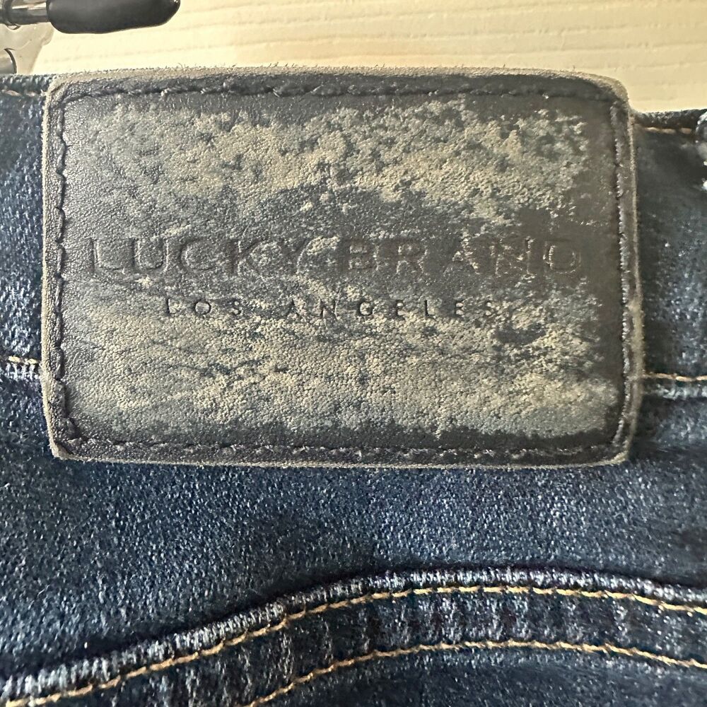 Lucky Brand 223 Men's Straight Jeans 42x32 Blue Medium Wash Casual Denim - Picture 2 of 5